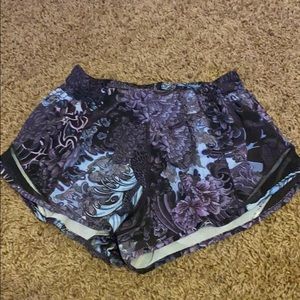 🍎 LULULEMON RARE SHORTS